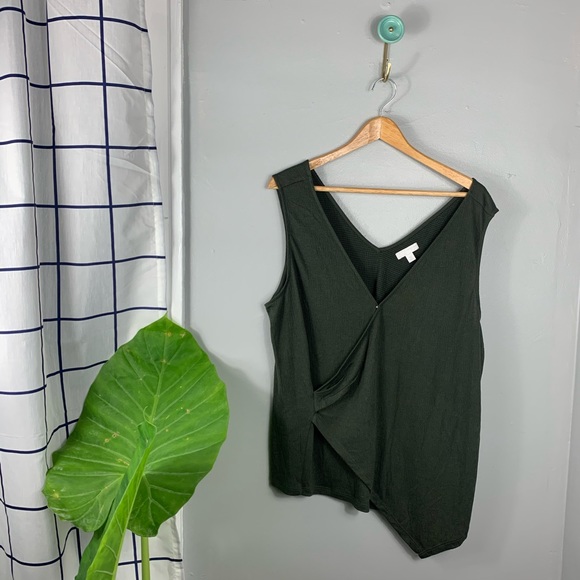 14th & Union Tops - NWT 14th and Union Asymmetrical Green Tank Top